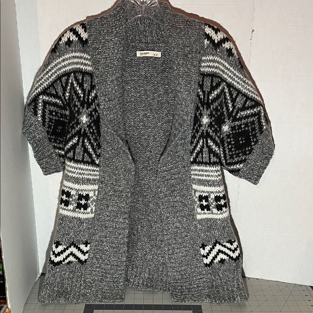 Old Navy Gray and Black Patterned Cardigan - Picture 1 of 7